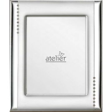 Ezüst fényképkeret - gyöngysor díszítéssel (18x24 cm)